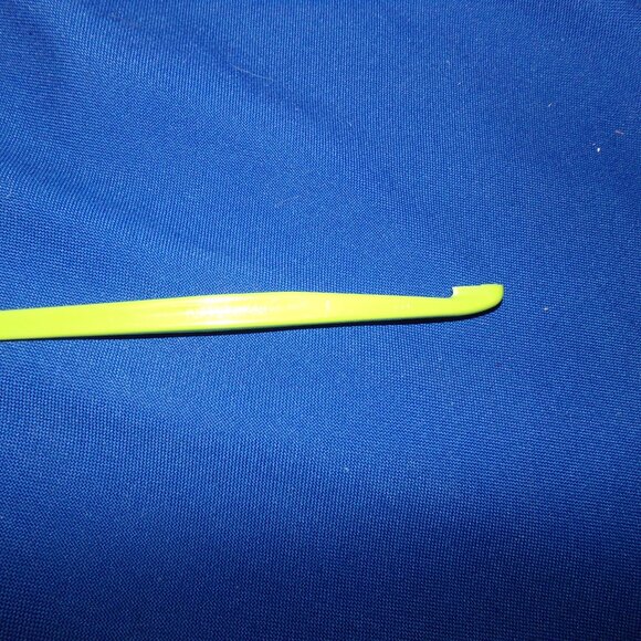 Tupperware Citrus Peeler - Green Plastic - Picture 3 of 5